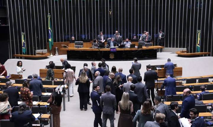 Câmara pode votar nesta quarta-feira piso do magistério e projetos sobre fertilizantes e seguro rural