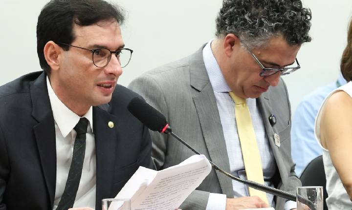 Fim da escala 6x1: relator propõe que um dia de folga seja no domingo