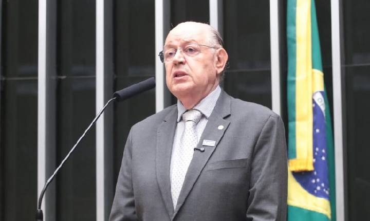 Projeto restringe participação em seleções brasileiras de futebol a atletas que atuam no país