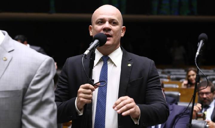 Projeto torna crime criar entidade falsa para desviar dinheiro público