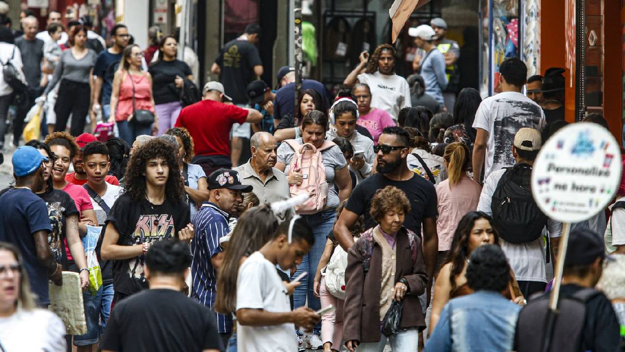 Salários diminuem pobreza em 22 regiões metropolitanas