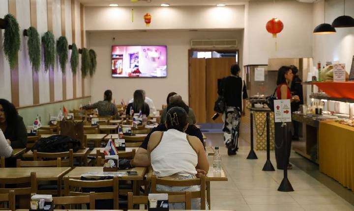 Serviços ocuparam 15,9 milhões e pagaram média de 2,2 mínimos em 2024