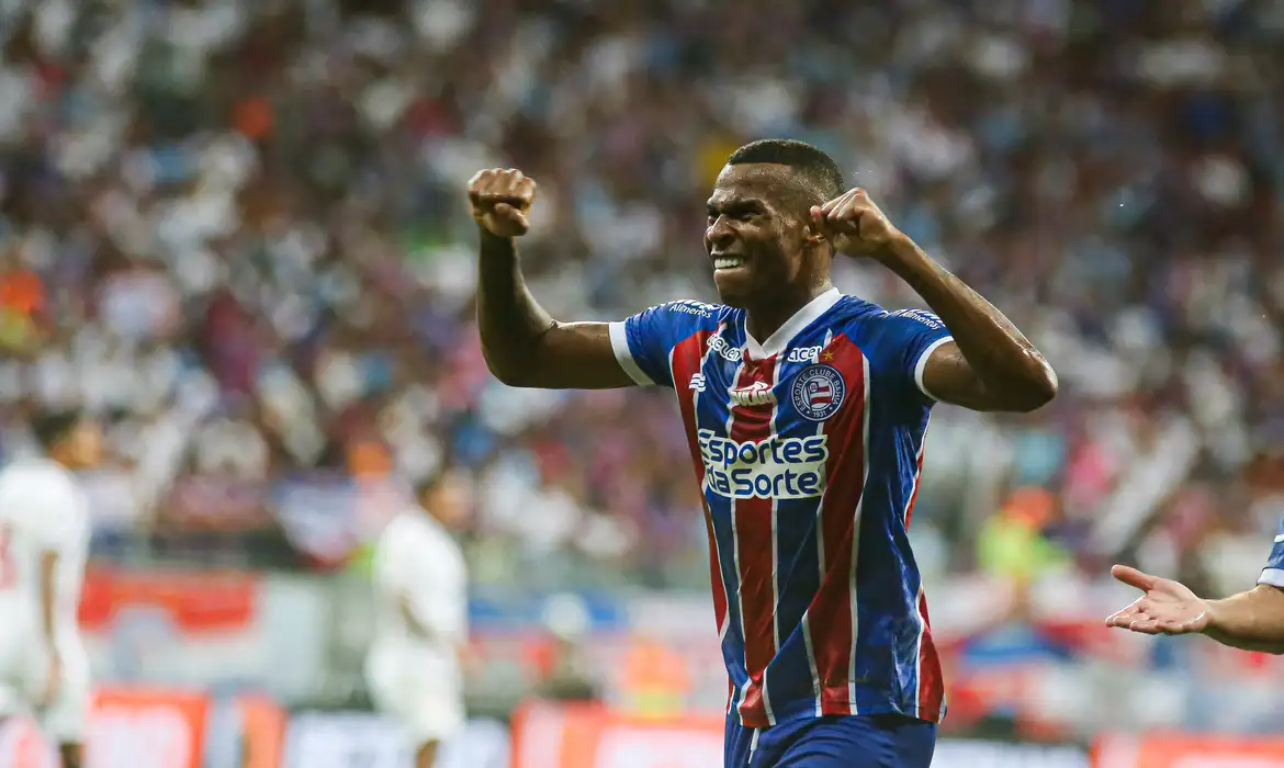 Bahia e Ceará vencem em noite de clássicos