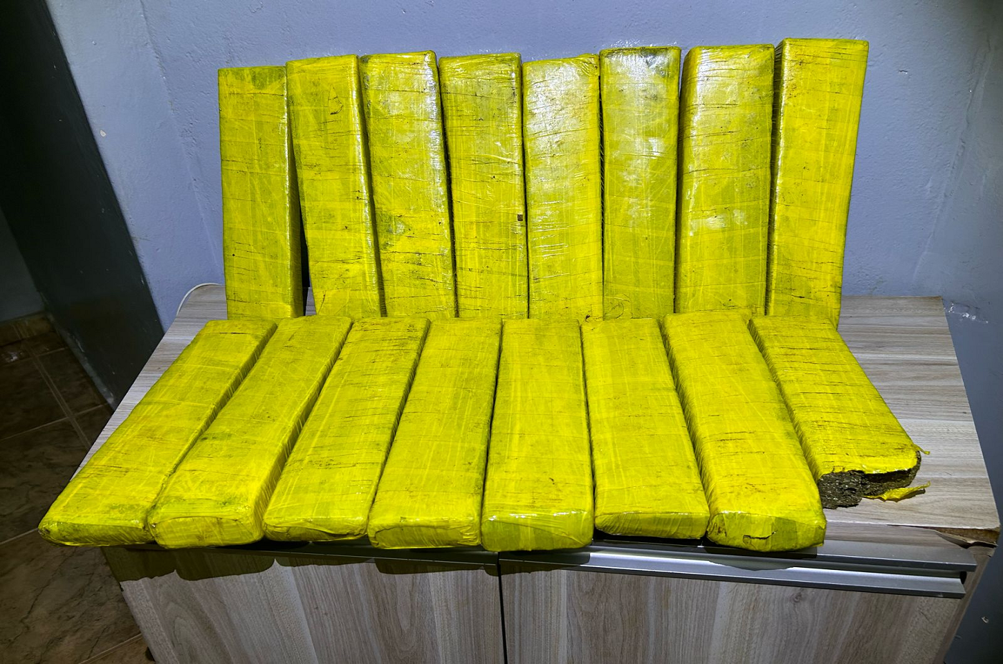 DE ARAXÁ PRENDE TRAFICANTES DE DROGA