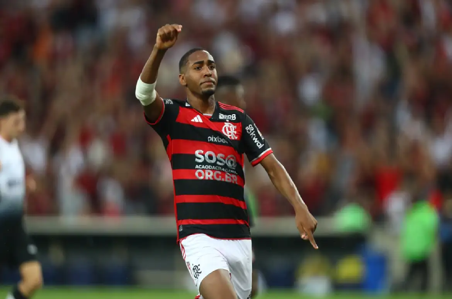 Flamengo afasta crise com vitória de 2 a 0 contra Timão no Brasileiro
