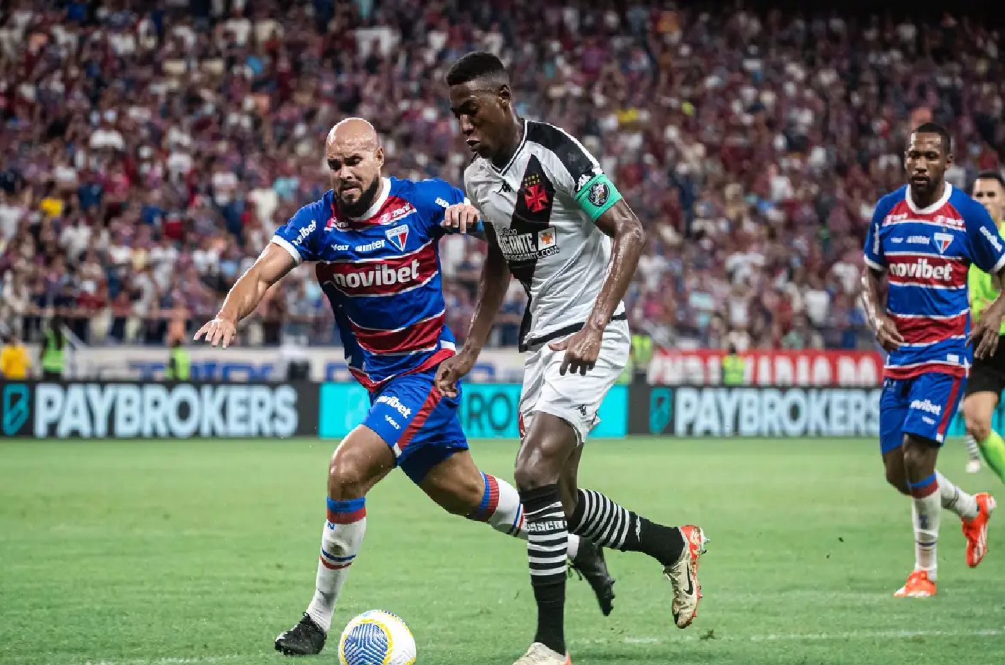 Vasco e Fortaleza duelam por vaga nas oitavas