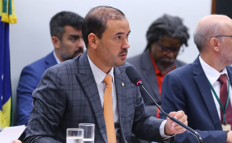 Projeto reconhece líderes comunitários e cria cadastro nacional