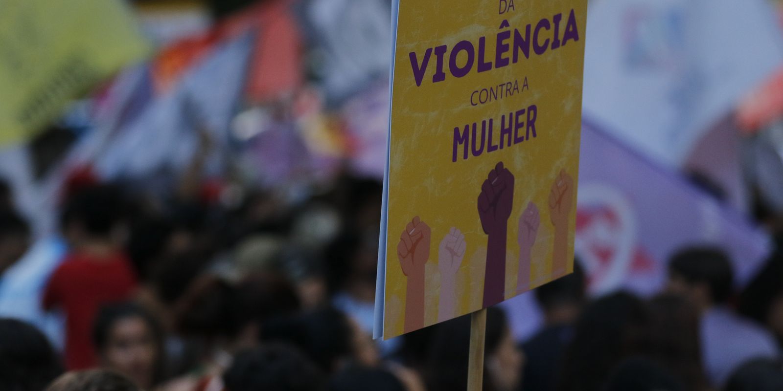 Plataformas vão informar canais de denúncia de violência contra mulher