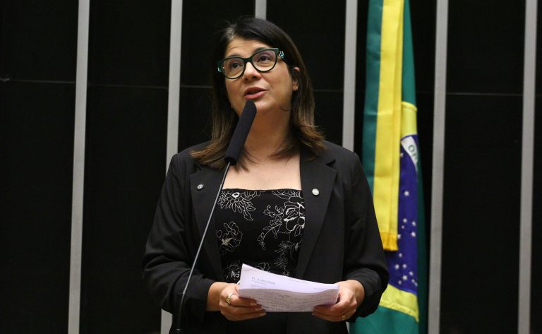 Projeto cria Carteira Nacional do Cuidador Familiar Atípico